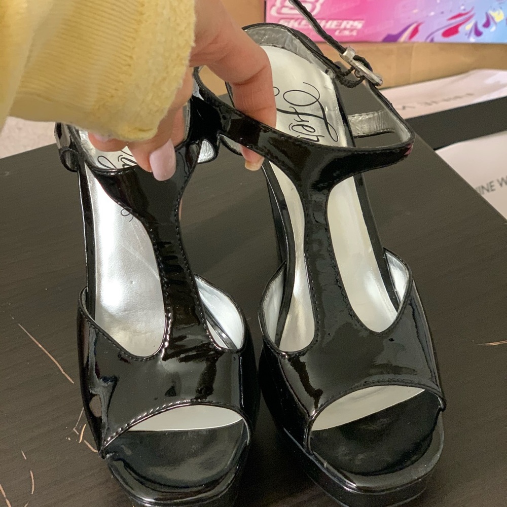 New FERGIE T STRAP HEEL SANDAL